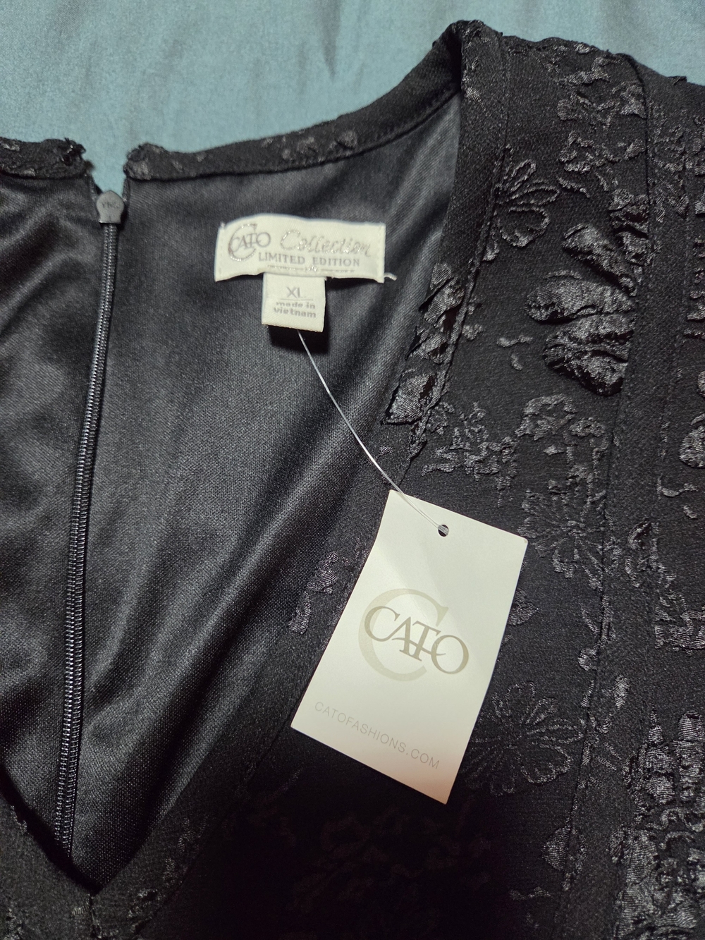 Cato Black Floral Jacquard V-Neck Dress with Puff Details XL Stretch New - Picture 3 of 3